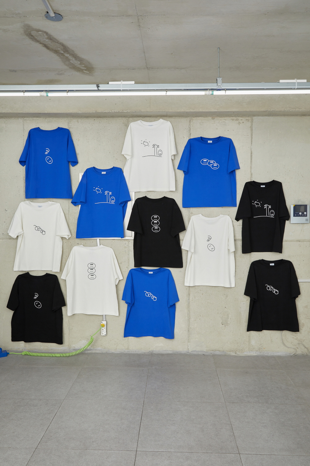 short sleeved tee product image-S2L2