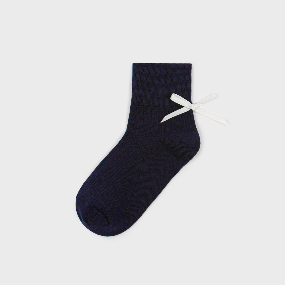socks white color image-S3L1