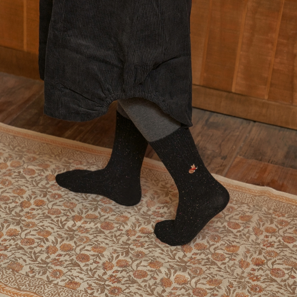 socks model image-S2L75