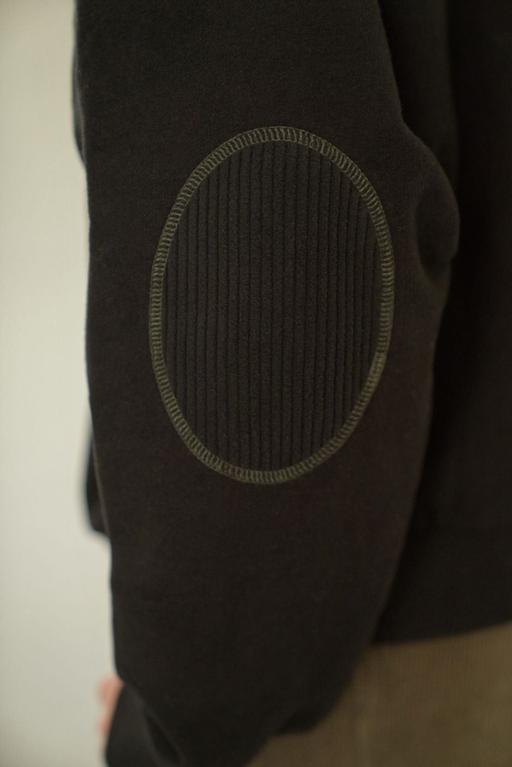 long sleeved tee detail image-S2L4