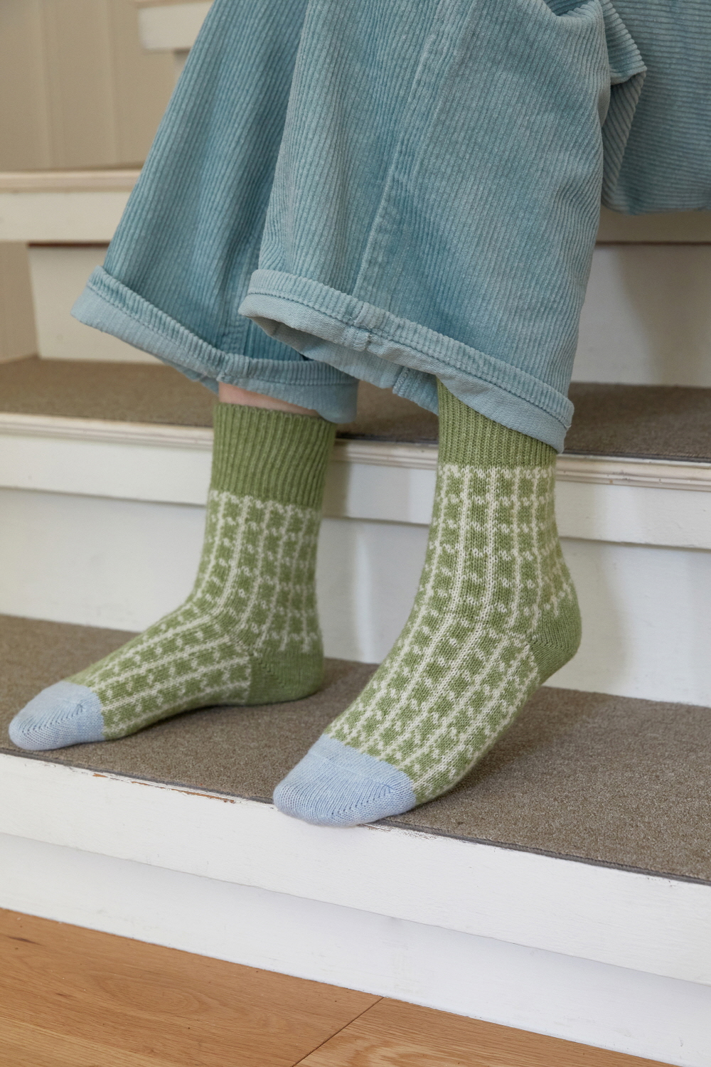 socks model image-S1L6
