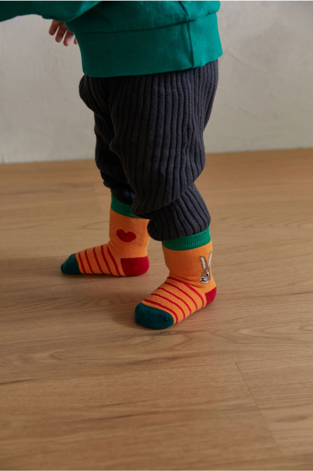 socks product image-S9L4