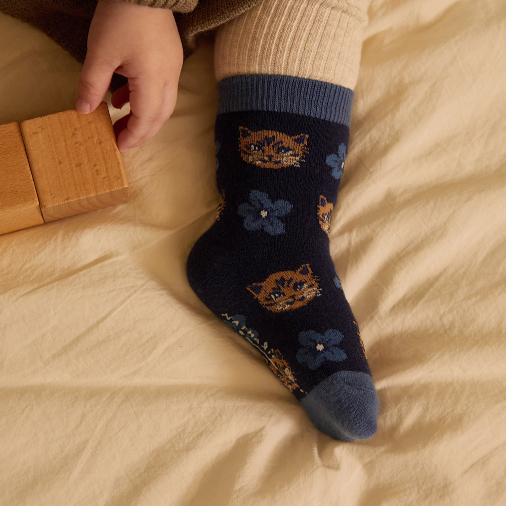 socks detail image-S11L8