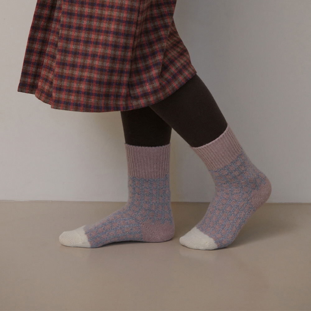 socks model image-S7L6