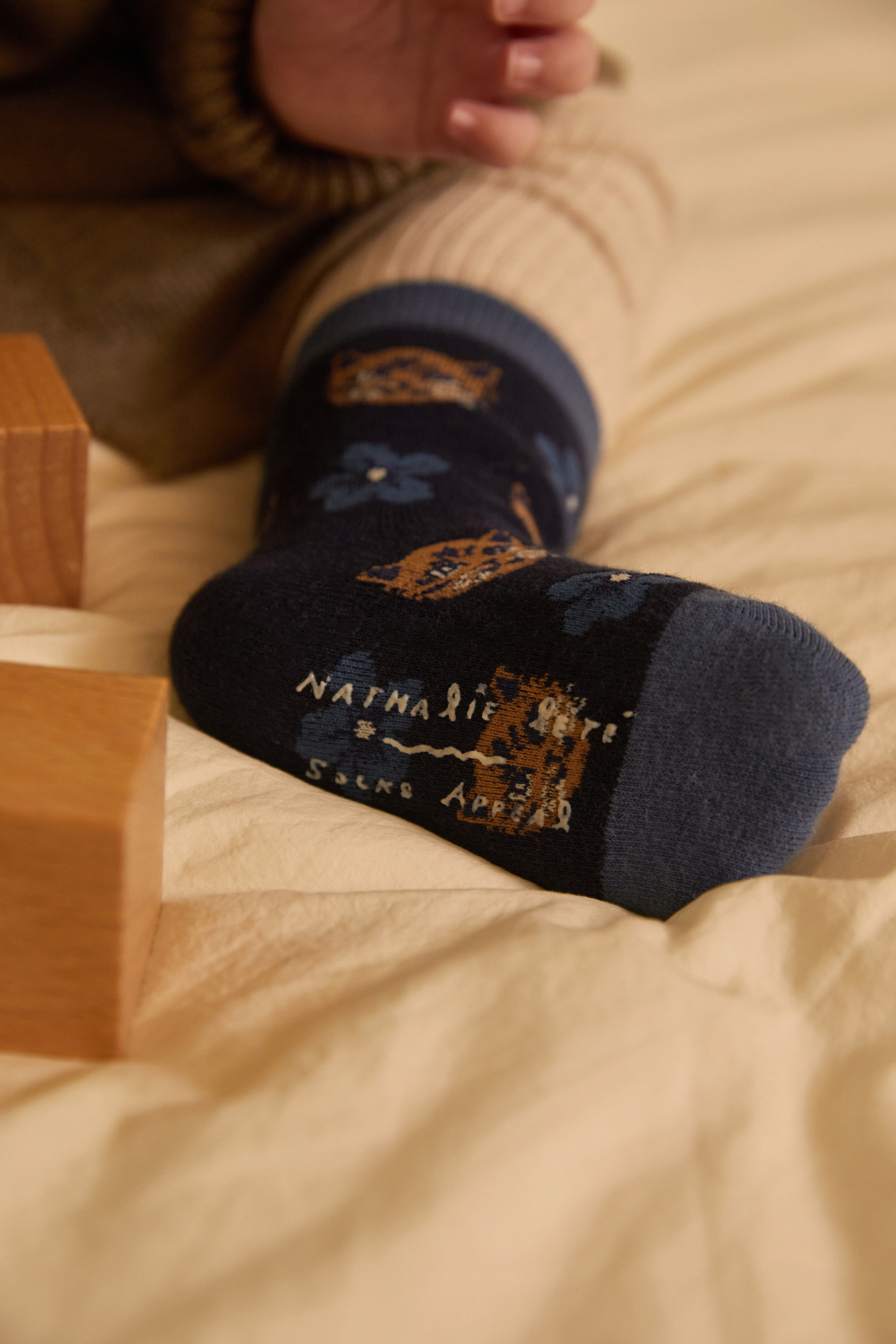 socks product image-S2L18