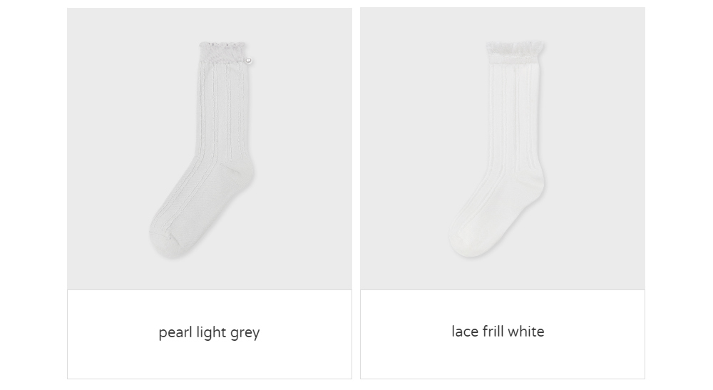 socks white color image-S4L2