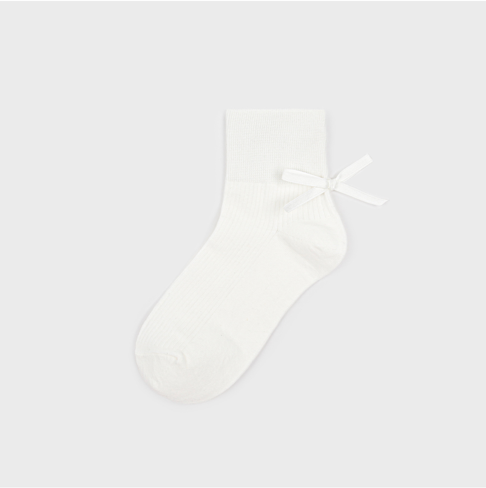socks white color image-S5L7